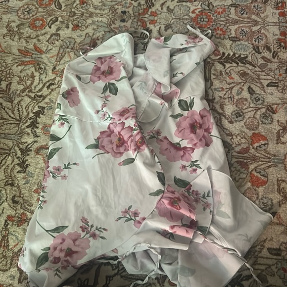 Flower warp dress ( price negotiable) - Picture 1 of 1